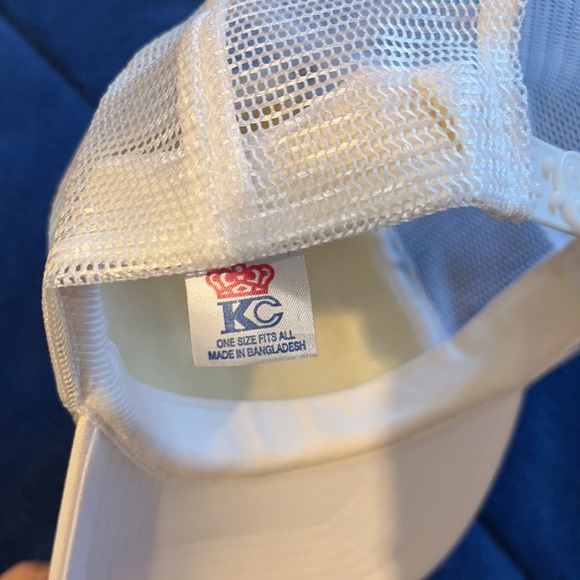 Custom Airbrush “YELLA” Trucker Hat NWOT - Picture 3 of 4